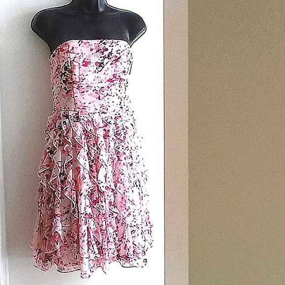 White House Black Market Dresses & Skirts - ⭐️ Host Pick ⭐️ White House Black Market | Floral  Ruffle Frill Strapless Dress